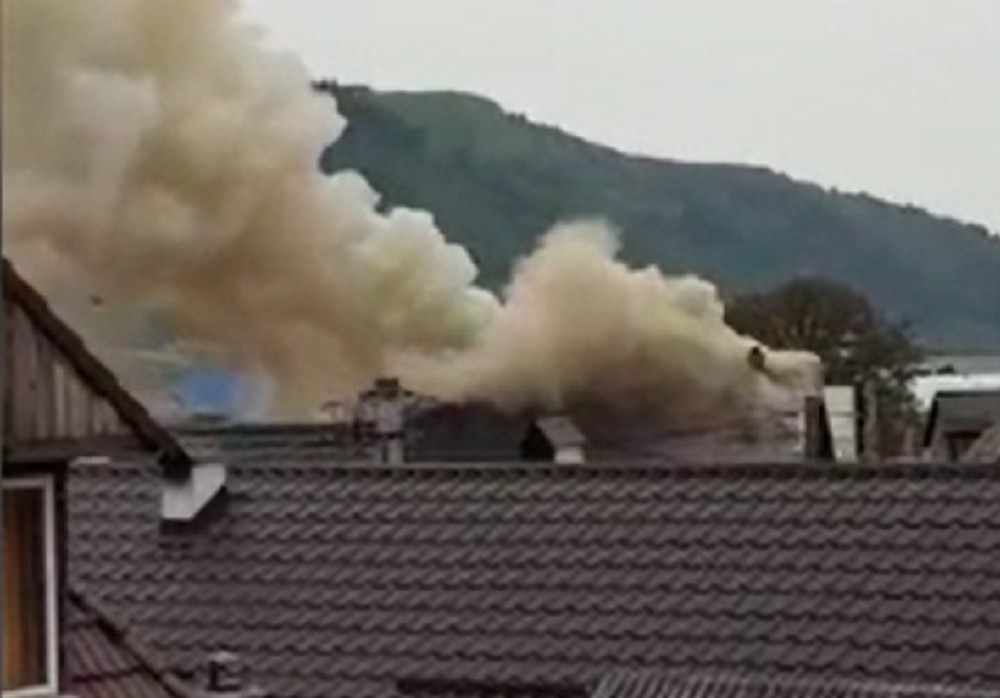 Un bărbat de 37 de ani a incendiat casa mamei sale nevăzătoare. Reproșul care l-a scos din minți