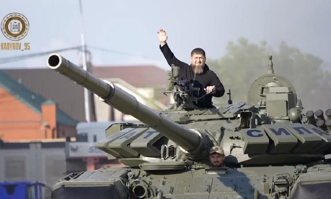 Kadîrov a testat "Leul din Babilon", tancul T-72 modernizat: "Te simți ca în Maybach. O plăcere să ataci cu el" | VIDEO