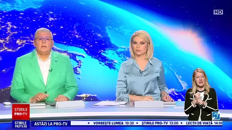 O dubă a luat foc pe DN1. Maşina era parcată pe marginea șoselei când au izbucnit flăcările uriașe