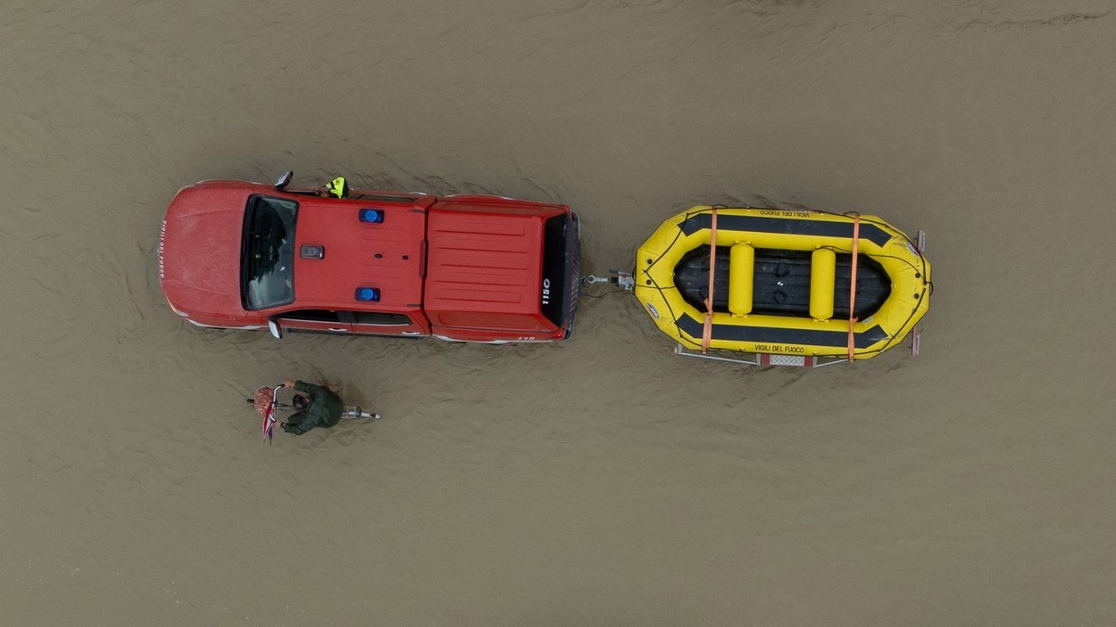 Cod roşu în Italia. Precipitaţii nemaivăzute până acum au provocat inundații în câteva minute. Opt oameni au murit