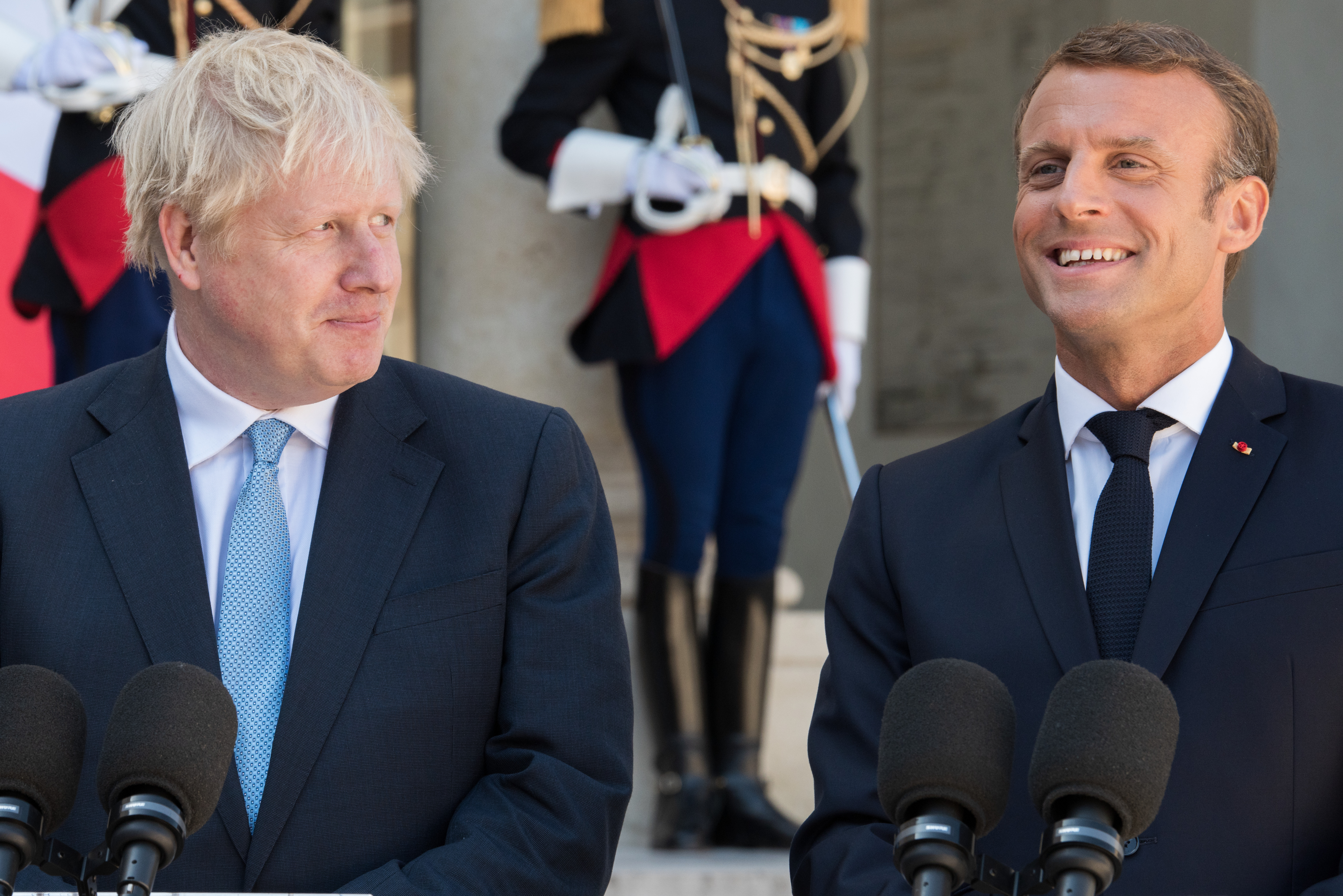 Boris Johnson a spus despre Macron că este ”grețos” și ”lingăul lui Putin”. ”Va trebui să-i dau un pumn în cap”