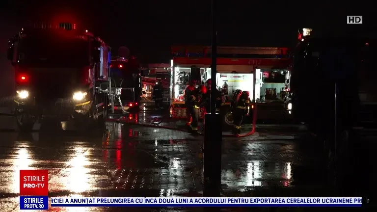 Incendiu puternic la o fabrică din Timișoara. Zeci de angajați s-au autoevacuat. A fost emis mesaj RO-Alert