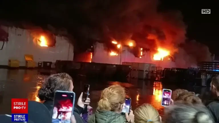 Incendiu puternic la o fabrică din Timișoara. Zeci de angajați s-au autoevacuat. A fost emis mesaj RO-Alert