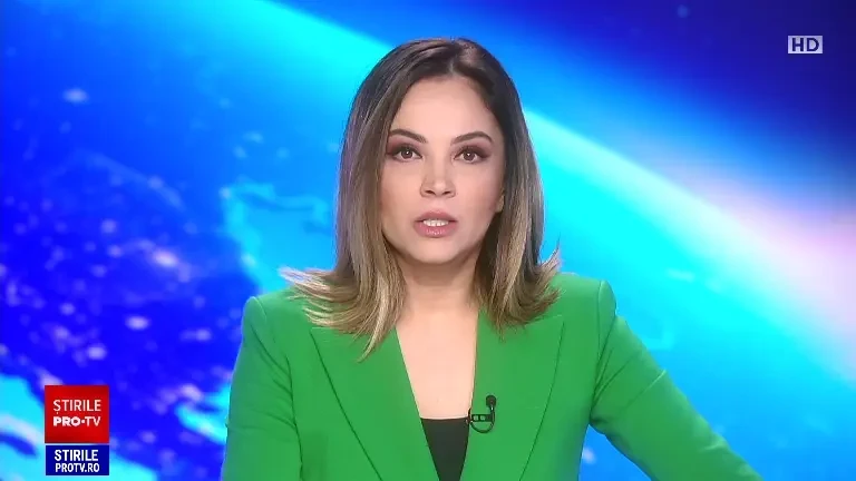 Momentul în care un polițist este luat pe capotă de un bărbat, care avea pe numele său un mandat de arestare | VIDEO