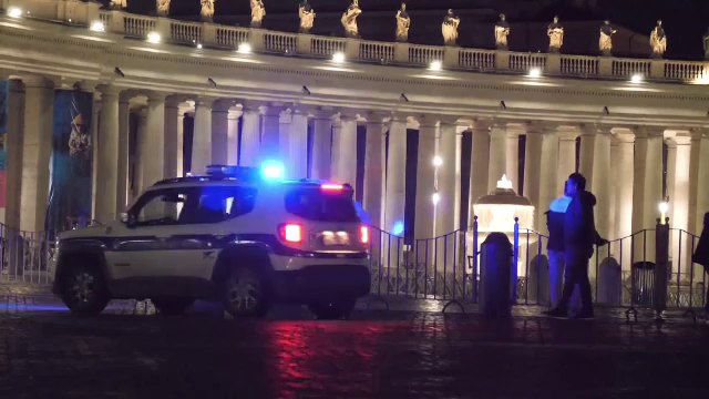Focuri de armă la Vatican. Un șofer a forțat poarta și a condus haotic prin curtea interioară