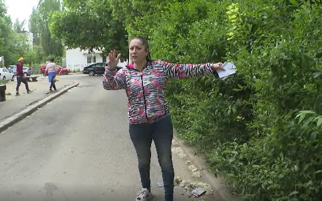 "Mi-au dat pumni și picioare în tufișuri". Mai multe femei s-au bătut ca în "Șapte păcate" în Galați. Totul a fost filmat