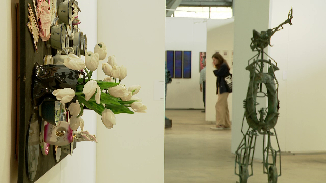 Primul târg internațional de artă organizat în România și-a deschis porțile. Mii de lucrări își așteaptă cumpărătorul