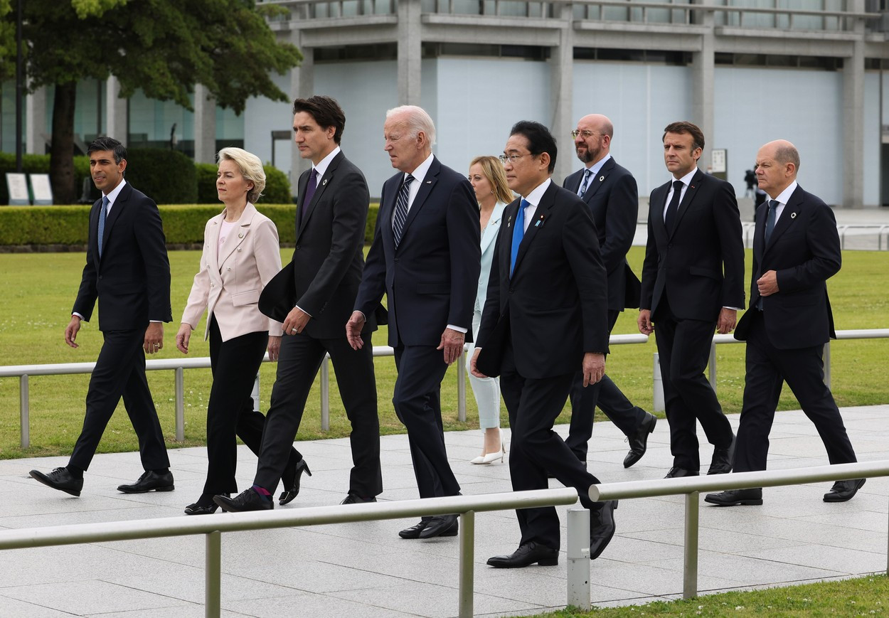 Biden le-a transmis liderilor G7 că va aproba livrarea de avioane de luptă Ucrainei, inclusiv F-16