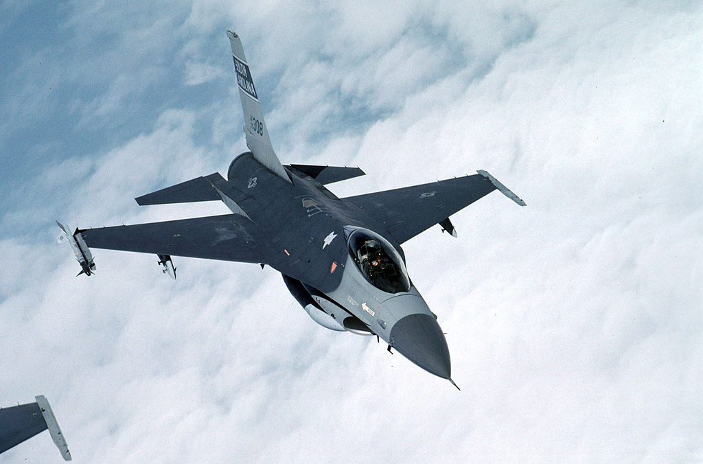 Olanda vrea să trimită Ucrainei primele avioane F-16 anul viitor. Piloții ucraineni vor fi antrenați în România