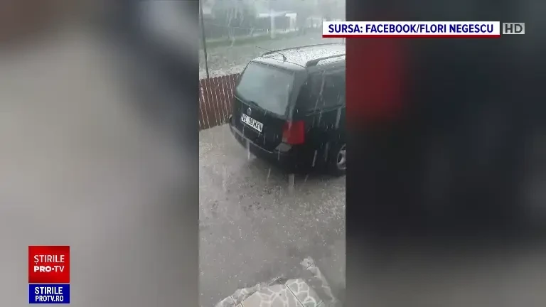 Vijelia și grindina au măturat mai multe zone din țară. „Belea mare, piatră cât cuprinde! / Băi, ești nebun?”