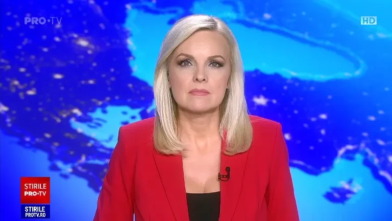 Momente de panică lângă o școală din România. Un șarpe imens a fost găsit în motorul unei mașini | FOTO