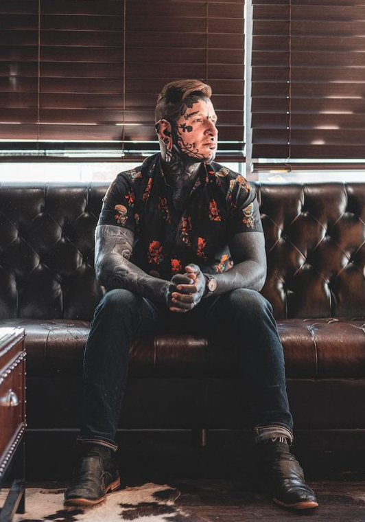 Cum arată bărbatul cu 96% din corp acoperit de tatuaje. A cheltuit peste 85.000 de euro pentru aspectul său | FOTO