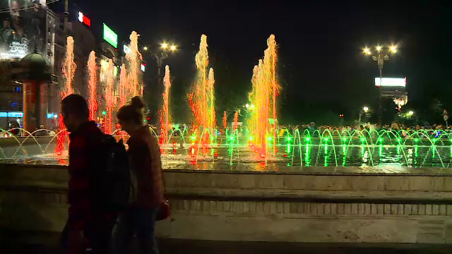 Programul fântânilor din Piața Unirii în 2025. În ce zile și la ce ore poți vedea Simfonia Apelor în București