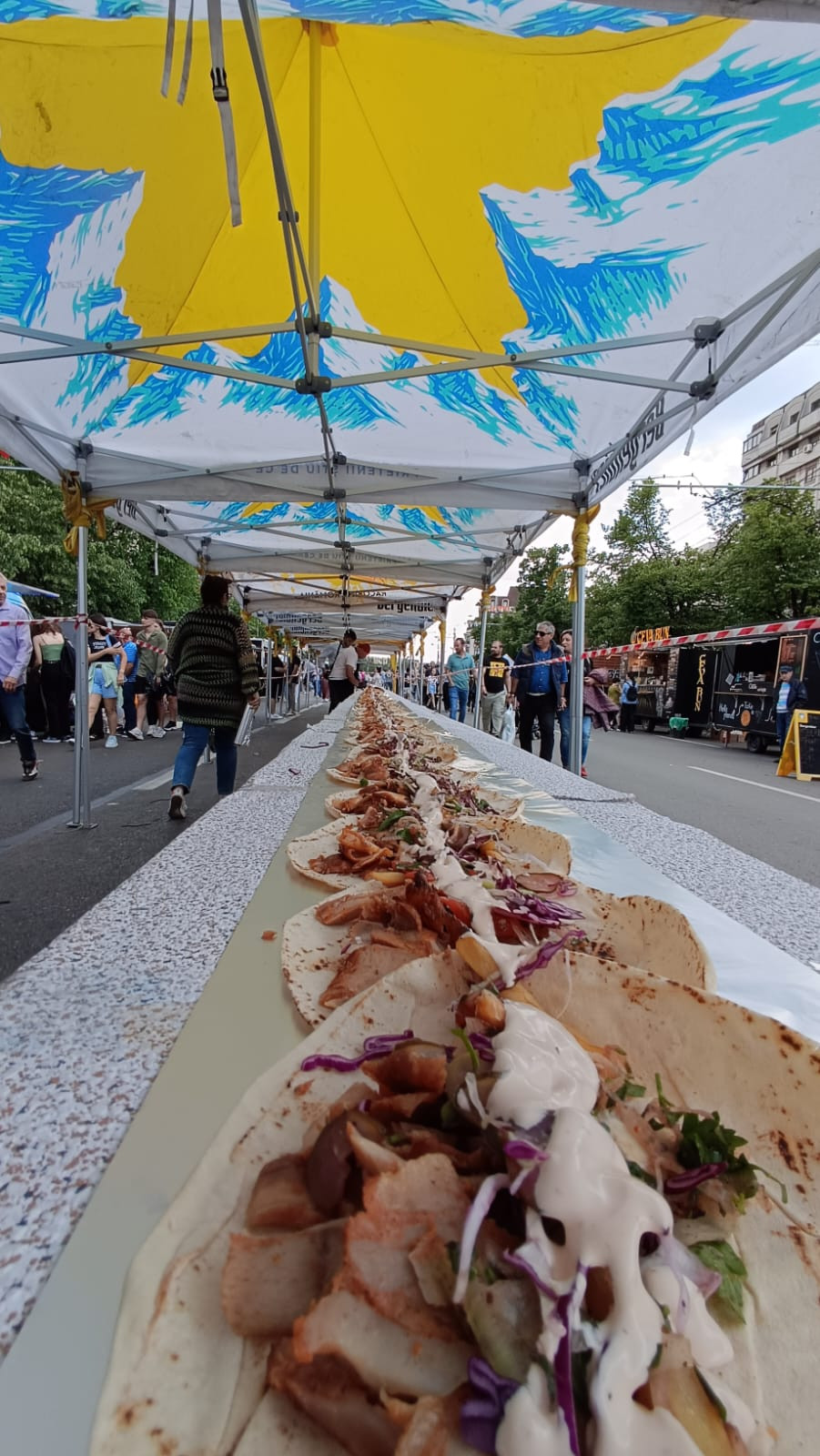 Orașul din România în care se face șaorma gigant de 125 metri lungime FOTO & VIDEO