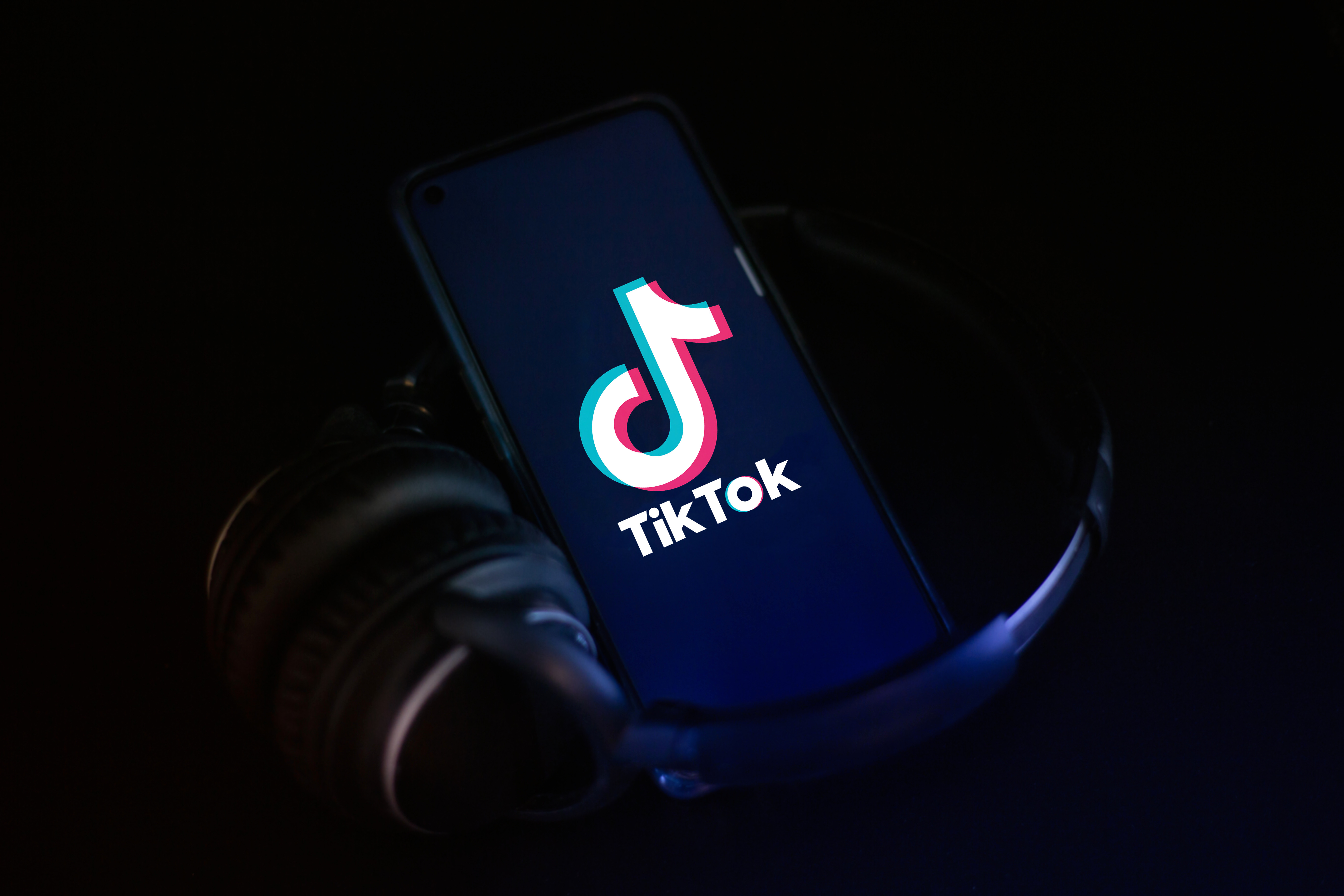 Cum să ajungi celebru pe TikTok. Platforma a devenit tot mai populară în mediul de afaceri