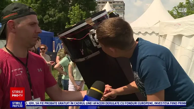 Eveniment în aer liber dedicat stiinței și astronomiei: Zeci de oameni s-au adunat în Parcul Crângași din Capitală