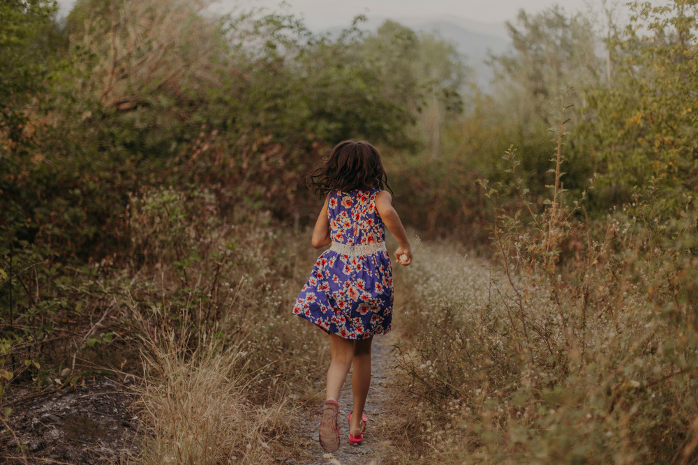 Un fenomen grav ia amploare în România: tot mai mulți copii fug de acasă. Care sunt principalele cauze