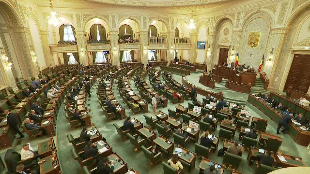 Modificările din noile legi ale educației care i-au îngrijorat pe părinți și profesori. Dezbateri aprinse în Parlament