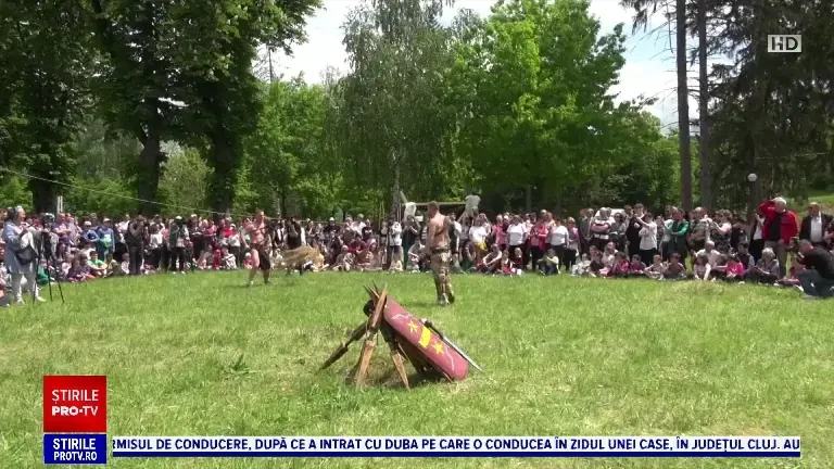 Dacii și romanii, "război" în Moldova. Parcul din Târgu Ocna a fost scena unor "lupte aprige"