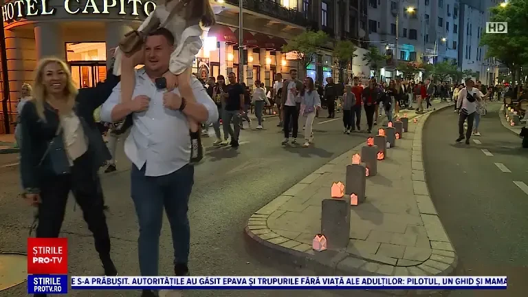Mii de lumânări aprinse au umplut Calea Victoriei. Bucureștenii sunt așteptați la Festivalul Luminii de pe „Calea gulguțelor”