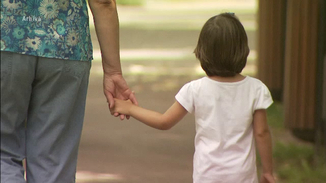 Metoda prin care mai mulți părinți din București au luat ilegal bani de la stat de pe urma copiilor lor