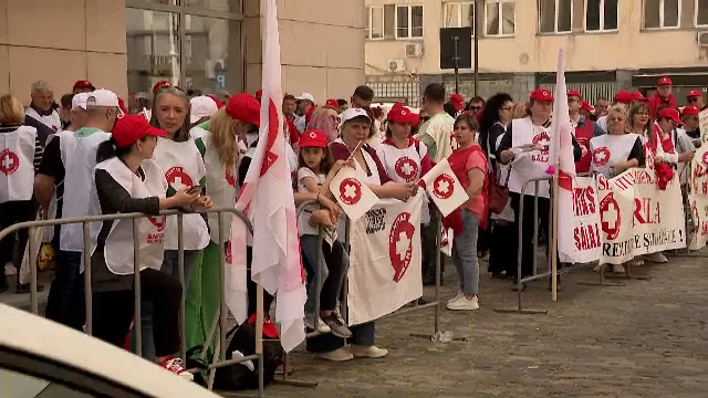 SANITAS amenință în continuare cu greva. La ce salariu ajunge o asistentă care încasează un spor de 85%