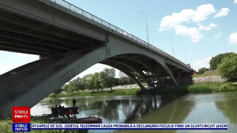 Un bărbat e dat dispărut, după ce s-a aruncat în Mureș. Câțiva copii au dat alarma