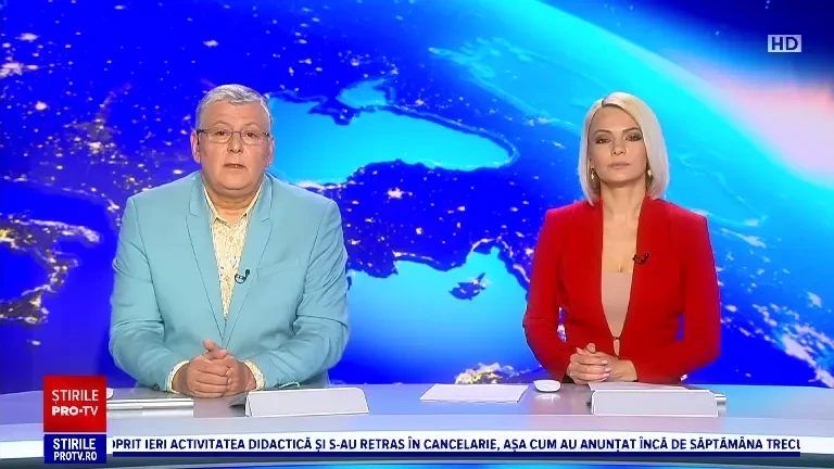 Scene ca în Vestul Sălbatic pe o autostradă din SUA. Un vițel scăpat printre mașini a fost prins cu lasoul de un cowboy