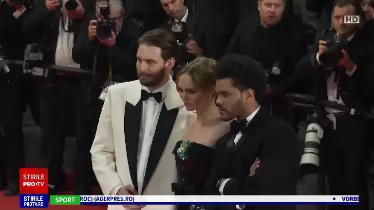 Festivalul de Film de la Cannes. Ce ținuțe au purtat actorii Jennifer Lawrence și Jude Law pe covorul roșu | GALERIE FOTO
