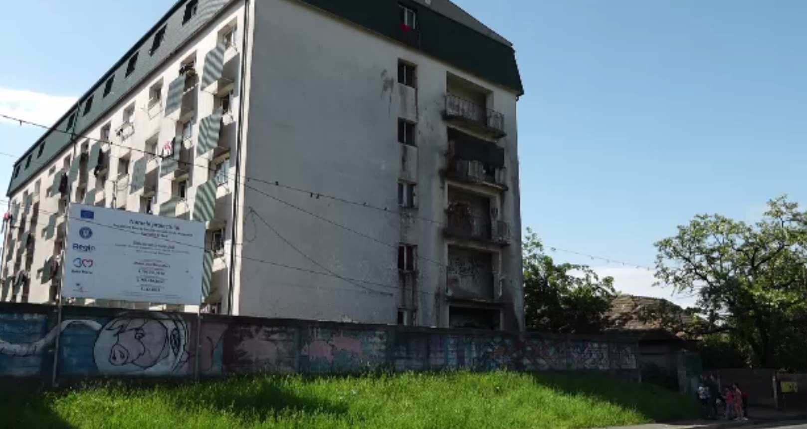 Decizie de dărâmare a zidului segregării din Baia Mare. Ce spun localnicii