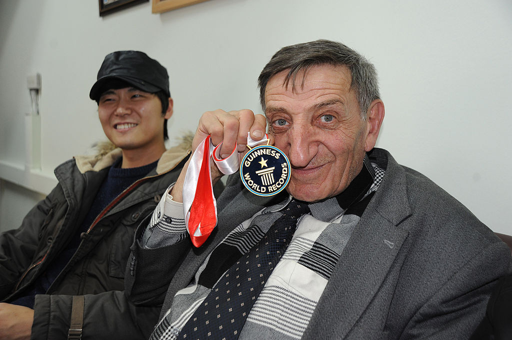 A murit bărbatul cu cel mai lung nas din lume. A fost „încoronat” de Guinness World Records de trei ori | GALERIE FOTO