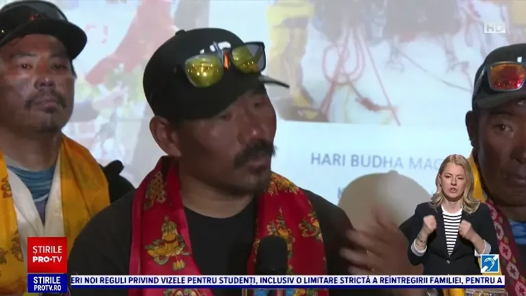 Un fost militar nepalez, cu ambele picioare amputate, a urcat pe Everest: „A fost incredibil”