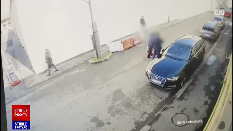 Caz revoltător în Arad. Un polițist este acuzat de o femeie de 73 de ani că a lovit-o în plină stradă