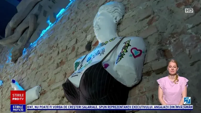 Expoziții inedite la „Romanian Creative Week". Venus cu buzele injectate și David „puțin supraponderal”