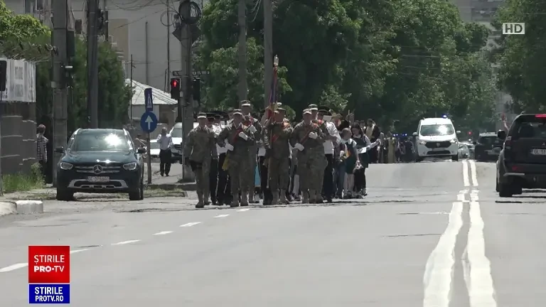 Procesiune impresionantă de Înălțarea Domnului. Militari, preoți, elevi și credincioși au format o coloană de 1 km în Galați