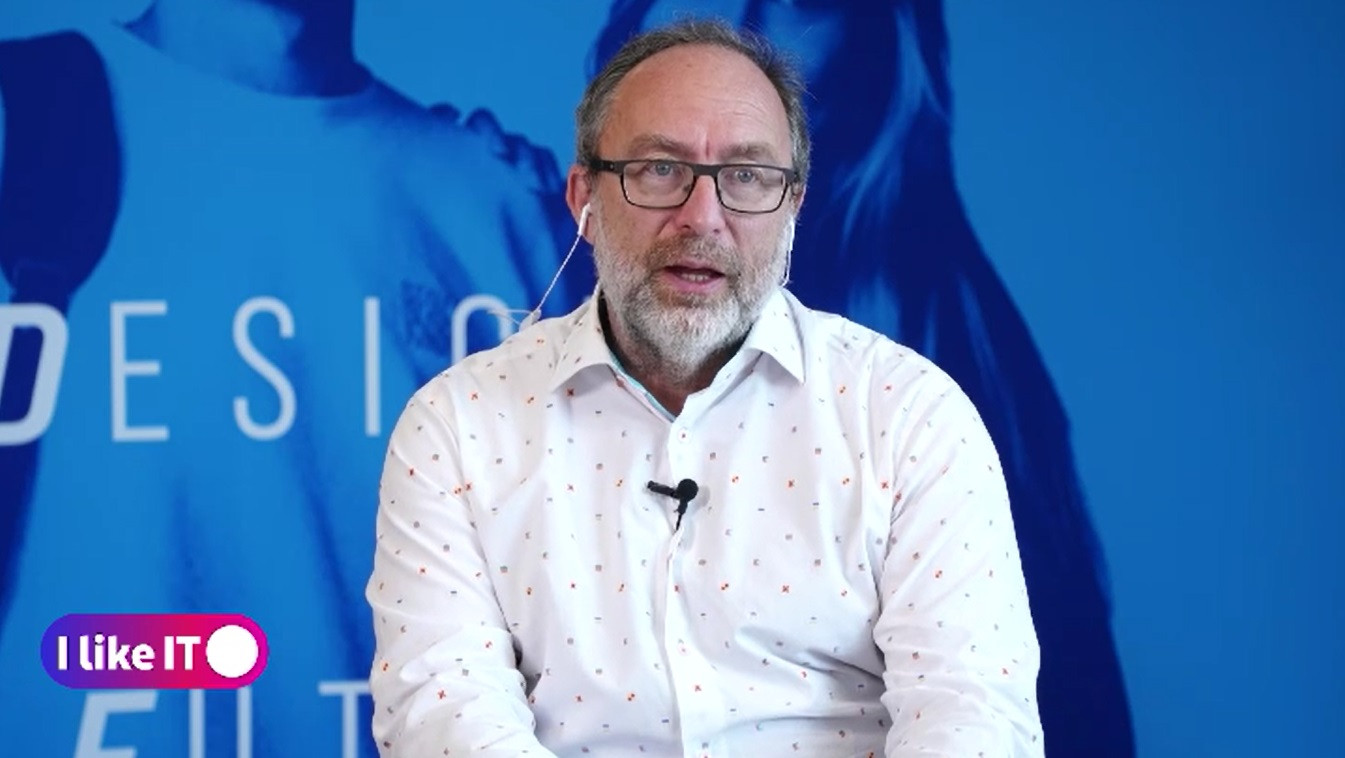 Jimmy Wales, co-fondatorul Wikipedia, la iLikeIT. Ce spune despre celelebra platformă de informații și despre AI