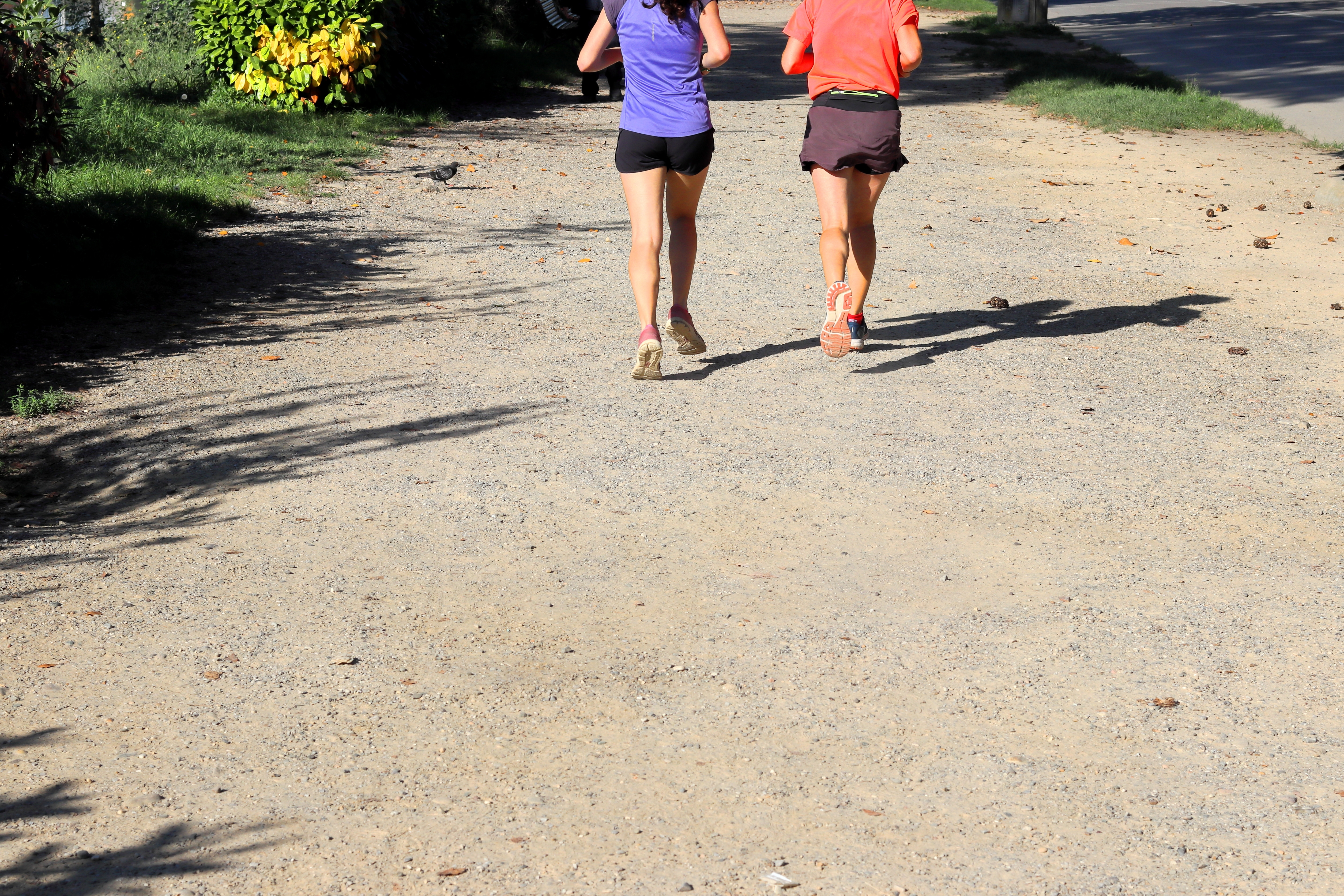 Tragedie pe o șosea din Iași. O copilă de 12 ani a murit călcată de mașină. Se juca în fața casei cu prietena ei, grav rănită