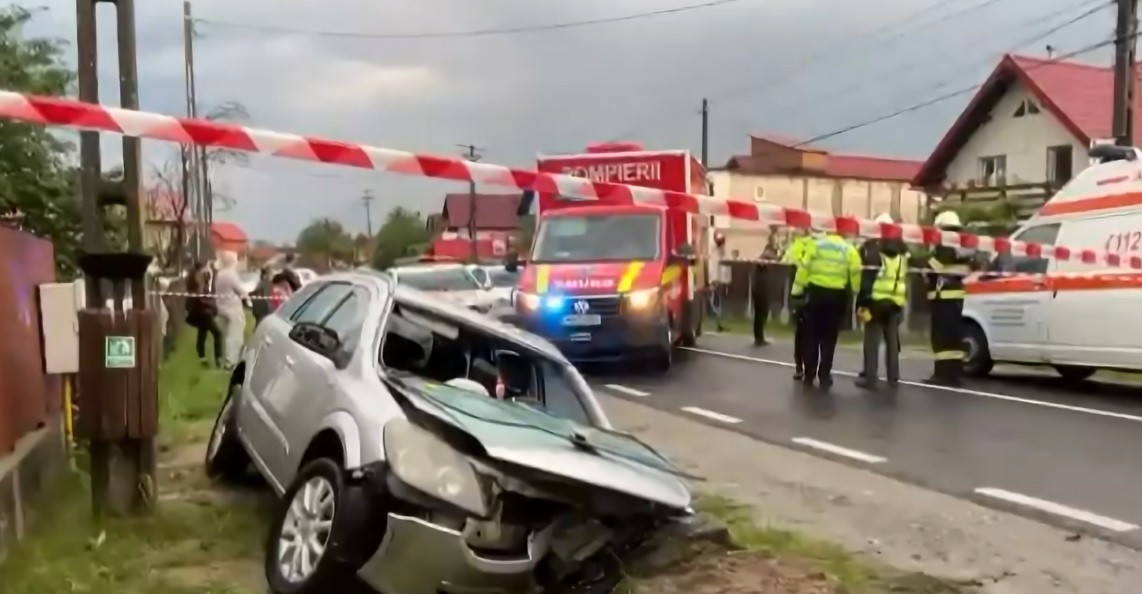 Accident rutier cu cinci răniți lângă Curtea de Argeș. O șoferiță începătoare a intrat cu mașina într-un cap de pod