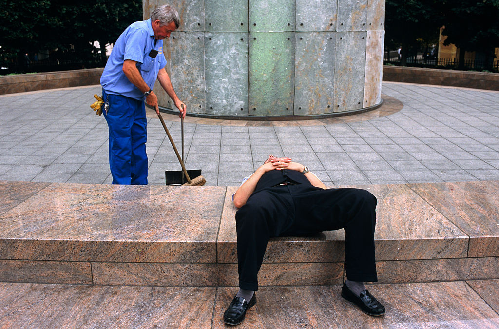 Eurostat: România, lider în UE la proporţia tinerilor care nu învaţă şi nu lucrează