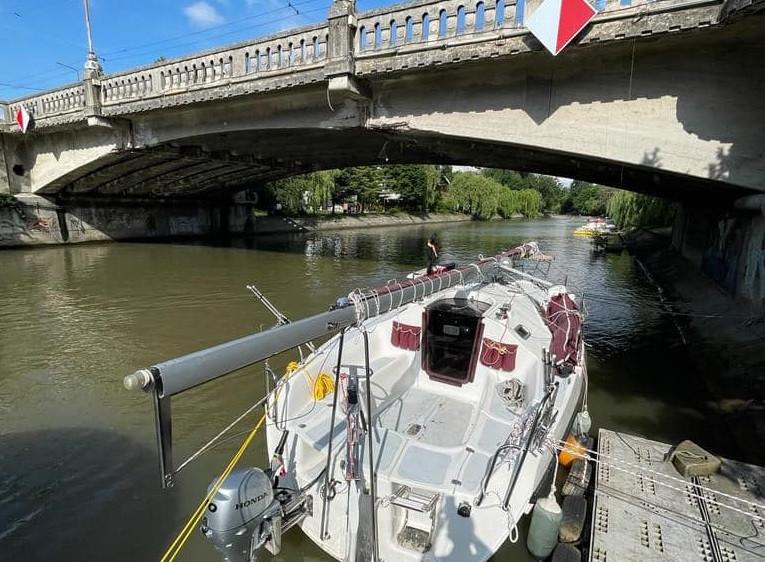 Velierul Vulpea a fost lansat la apă în Timișoara. Sâmbătă pornește să facă înconjurul Europei