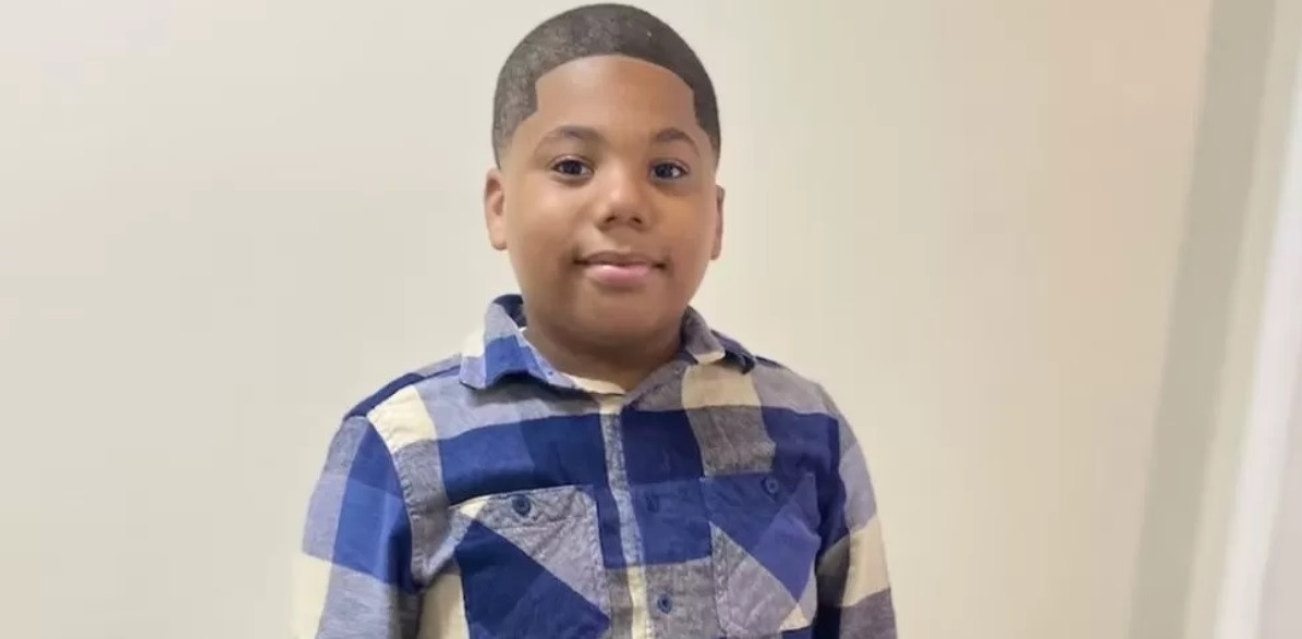 Un băiat de 11 ani a fost împuşcat în piept de un polițist chemat chiar de el, pentru că mama lui se afla în pericol, în SUA