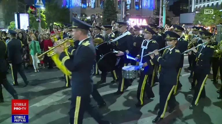 Spectacol impresionant cu torțe al militarilor, de Ziua Eroilor