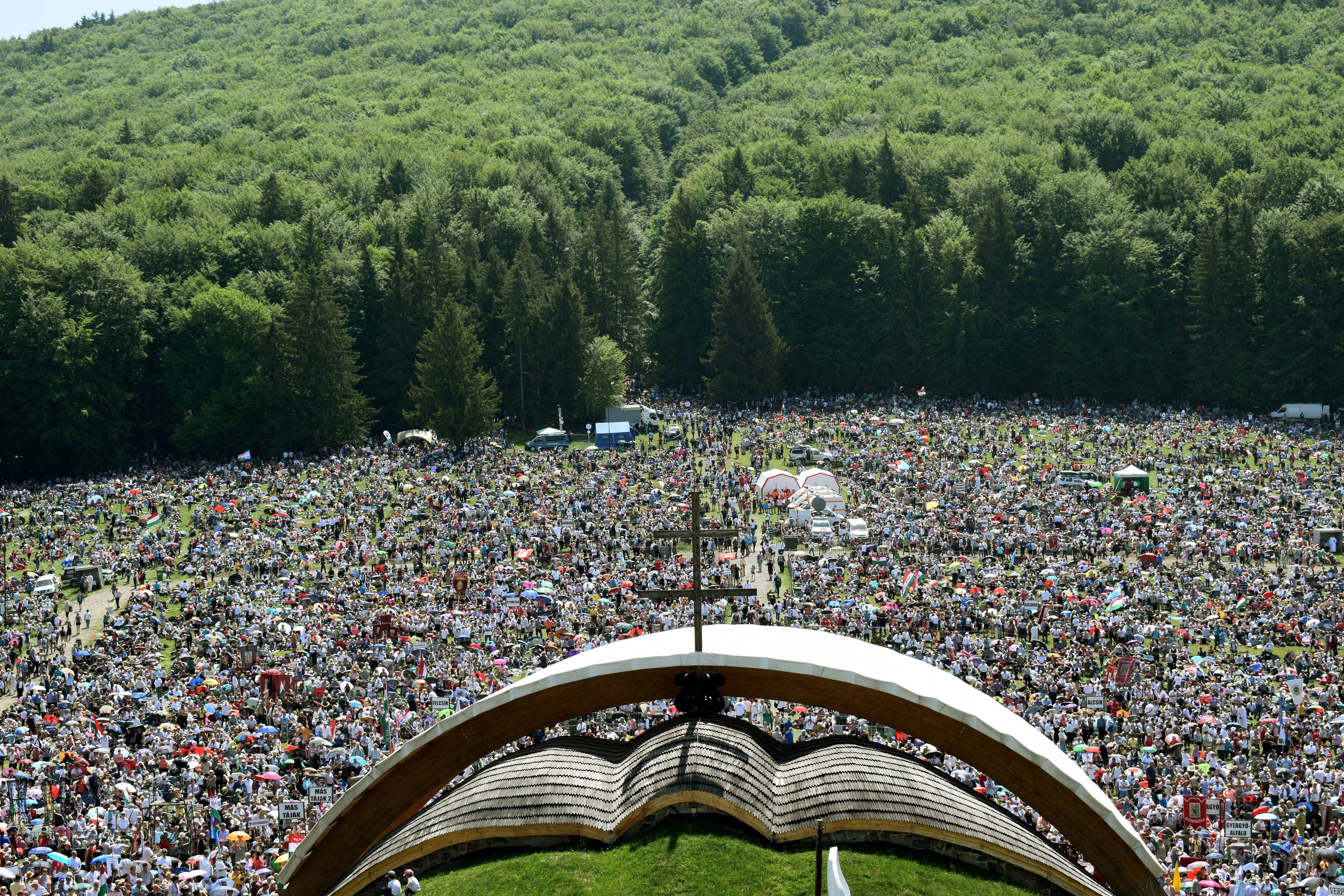 Pelerinaj la Șumuleu Ciuc. Sunt așteptați 300.000 de oameni. Președinta Ungariei, primită cu aplauze