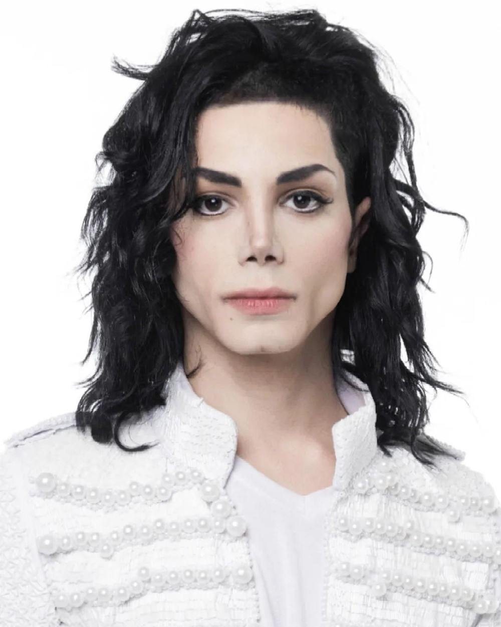 Un tânăr a cheltuit peste 42.000 de dolari ca să arate ca Michael Jackson | GALERIE FOTO