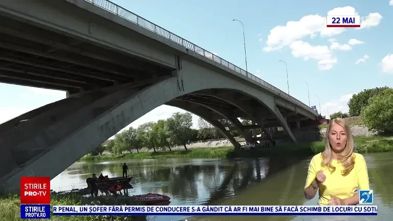 Un bărbat a sărit de pe un pod peste Mureș, înalt de 20 de metri. După câteva zile, localnicii au făcut o descoperire șocantă