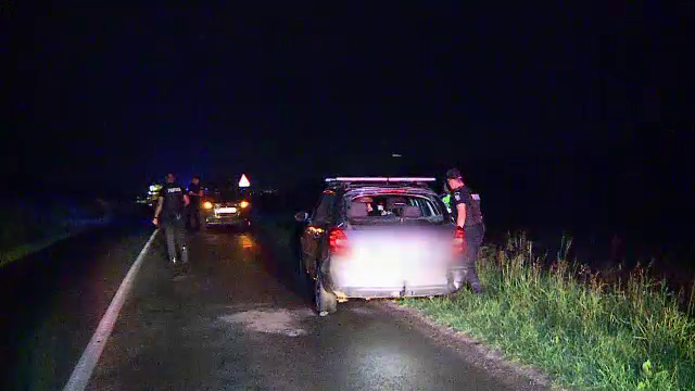 Șofer oprit cu focuri de armă, în Mureș. Ce au descoperit polițiștii, după ce a rănit o agentă și a încercat să fugă