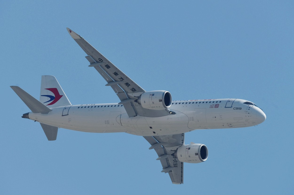 Cum arată primul avion de linie construit de China. A efectuat cu succes zborul de inaugurare | GALERIE FOTO