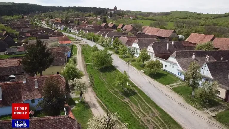 O mulțime de turiști și-au luat cazare la Viscri în așteptarea Regelui Charles. Suveranul britanic vine în România pe 2 iunie