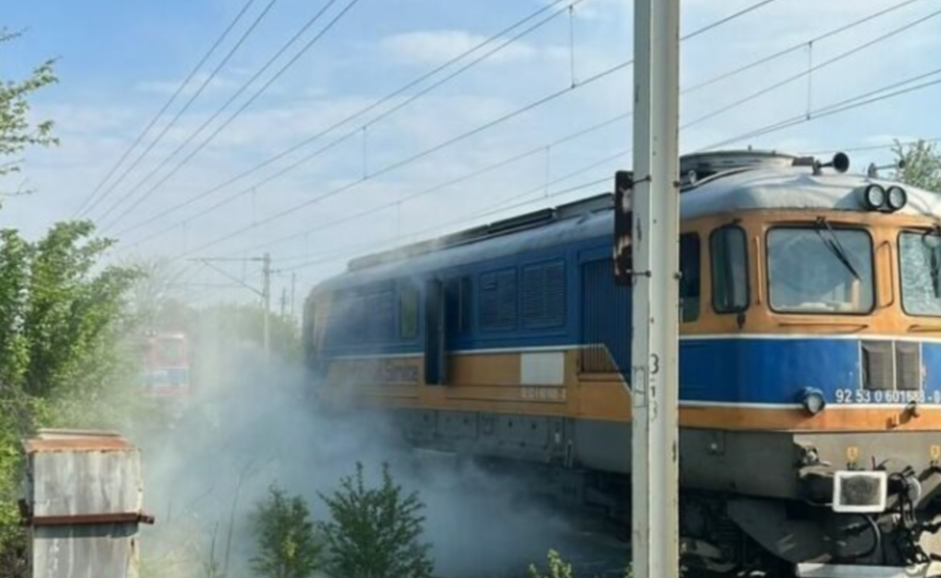Un nou incident feroviar în România. O locomotivă a luat foc în județul Iași