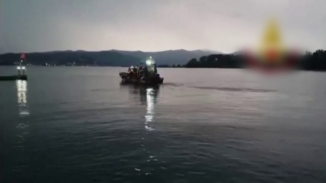 Un bărbat a murit în urma naufragiului unei nave de marfă, în largul insulei greceşti Lesbos. Operaţiune vastă de salvare
